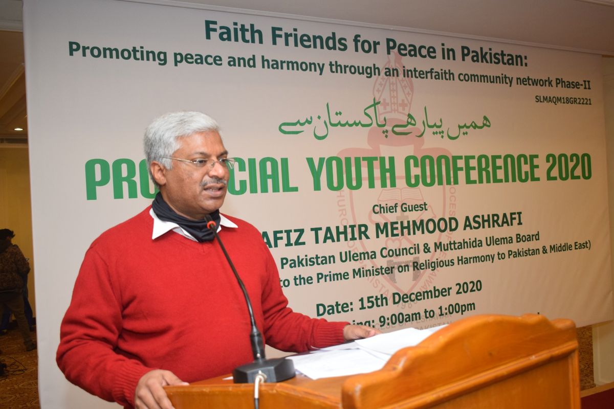 Ashar Dean speaking at a provincial youth conference in 2020